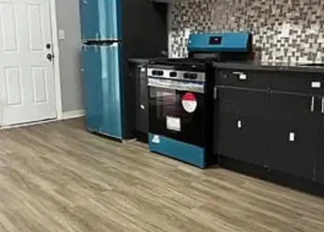Property at 422 Main St Unit 2R, Bridgeport, CT, 06604, 3 beds, 1 bath, [object Object]