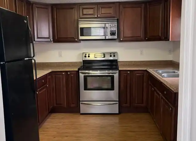 Property at 200 S Oleander St, Longwood, FL, 32750, 2 beds, 1 bath, [object Object]