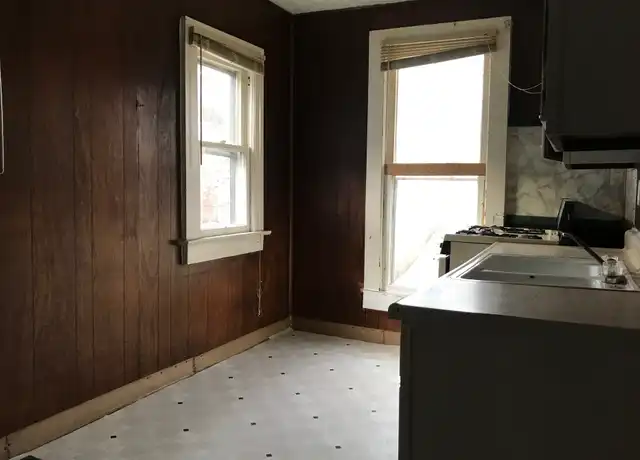 Property at 2204 E Broadway, Logansport, IN, 46947, 1 bed, 1 bath, [object Object]
