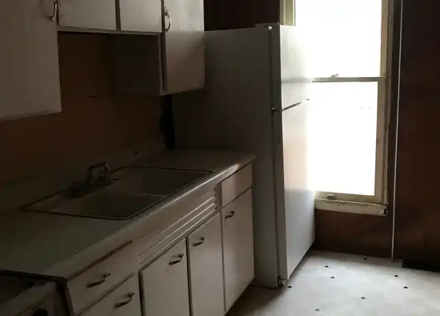 Property at 2204 E Broadway, Logansport, IN, 46947, 1 bed, 1 bath, [object Object]