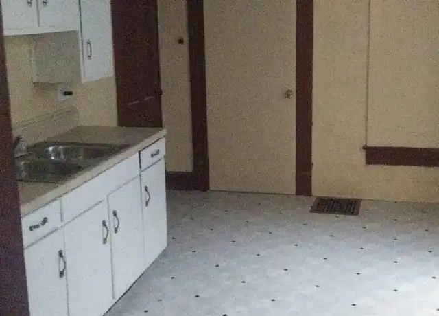 Property at 2204 E Broadway, Logansport, IN, 46947, 1 bed, 1 bath, [object Object]