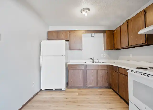 Property at 1200 Meadow Ln, Waterloo, IA, 50701, 2 beds, 1 bath, [object Object]