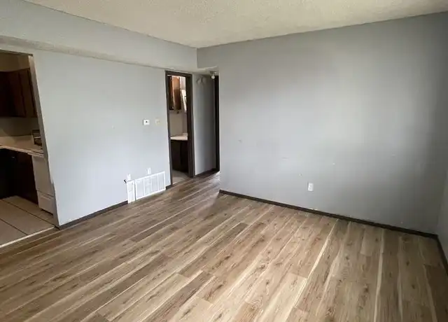 Property at 1200 Meadow Ln, Waterloo, IA, 50701, 2 beds, 1 bath, [object Object]