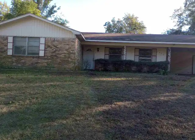 Property at 1525 E Don St, Tyler, TX, 75701, 3 beds, 2 baths, [object Object]