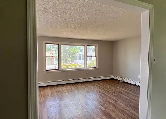 Property at 58 Mascuppic Trl, Tyngsboro, MA, 01879, 2 beds, 1.5 baths, [object Object]