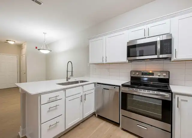 Property at Devonshire Apartments - 1100 Devonshire West Dr, Greenwood, IN, 46143, 1 bed, 1 bath, [object Object]