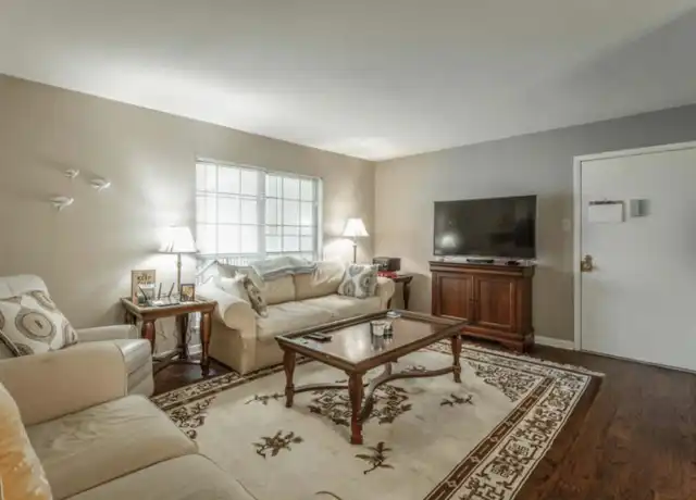 Property at 900 Mountain Creek Rd Unit R324, Chattanooga, TN, 37405, 2 beds, 2 baths, [object Object]