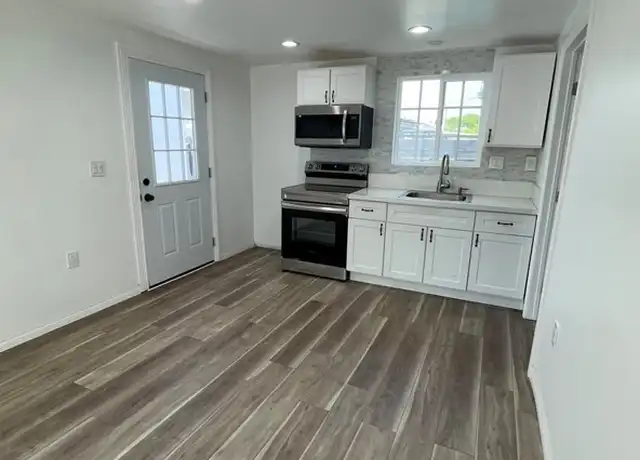 Property at 7844 Nevada Ave, Canoga Park, CA, 91304, 2 beds, 1 bath, [object Object]