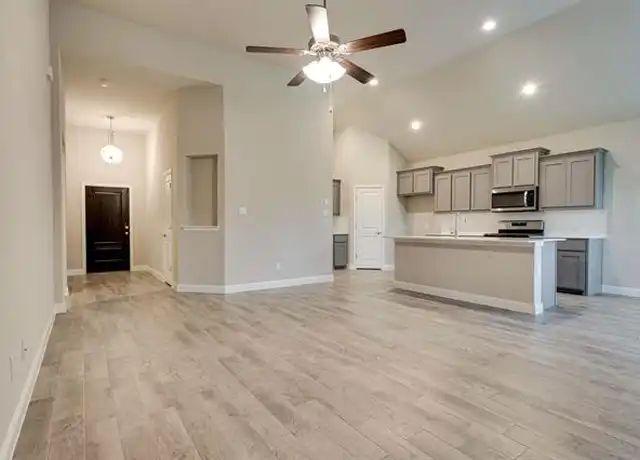 Property at 509 Hogan Dr, Denton, TX, 76210, 4 beds, 2 baths, [object Object]