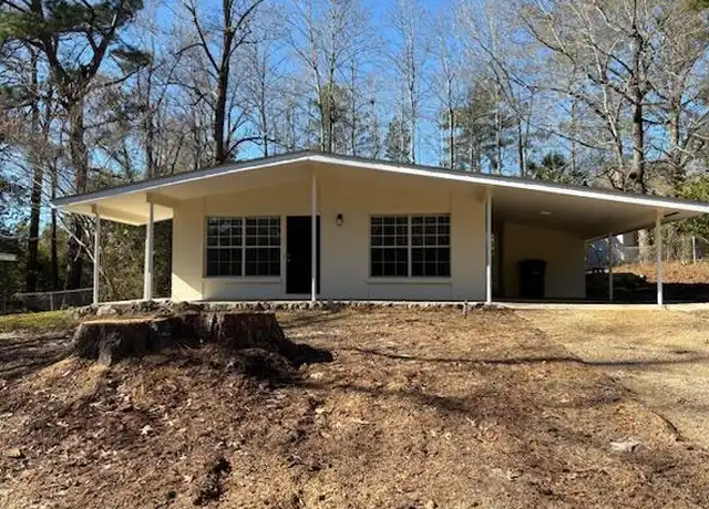 Property at 130 Lake Ave, Ozark, AL, 36360, 3 beds, 1 bath, [object Object]