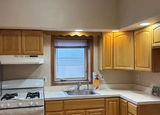 Property at 121-123 Ridge Rd Unit 3, North Arlington, NJ, 07031, 3 beds, 1 bath, [object Object]