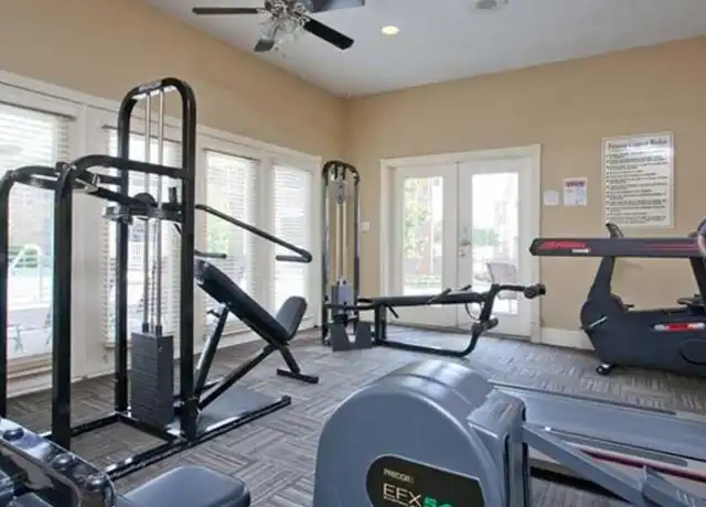 Property at 2115 Estrada Pkwy, Irving, TX, 75061, 2 beds, 1 bath, [object Object]