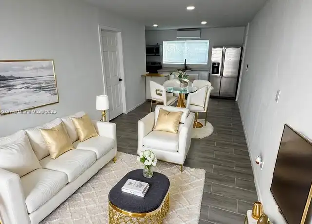 Property at 3130 SW 16th St Unit Pool House, Miami, FL, 33145, 1 bed, 1 bath, [object Object]
