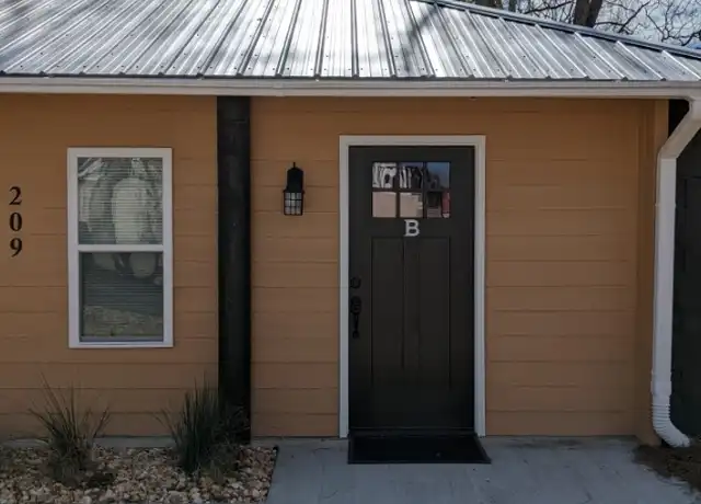 Property at 209 W Liberty Ave, Lyons, GA, 30436, 1 bed, 1 bath, [object Object]
