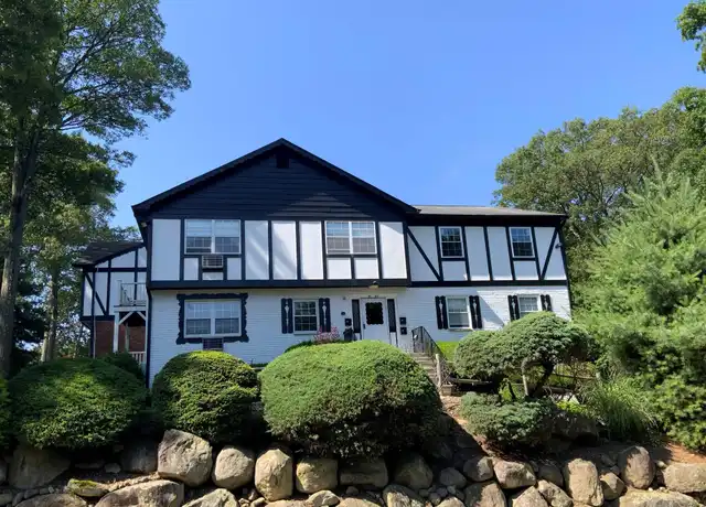 Property at 31 Parkside Dr #31, Suffern, NY, 10901, 1 bed, 1 bath, [object Object]