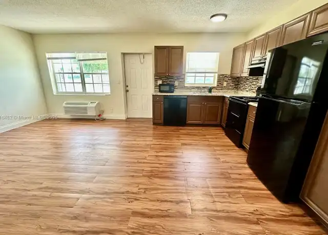Property at 5420 NE 22nd Ter Unit 6, Fort Lauderdale, FL, 33308, 1 bed, 1 bath, [object Object]
