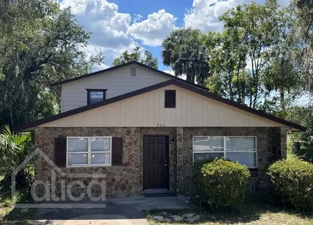 Property at 906 S Holly Ave, Sanford, FL, 32771, 6 beds, 3 baths, [object Object]
