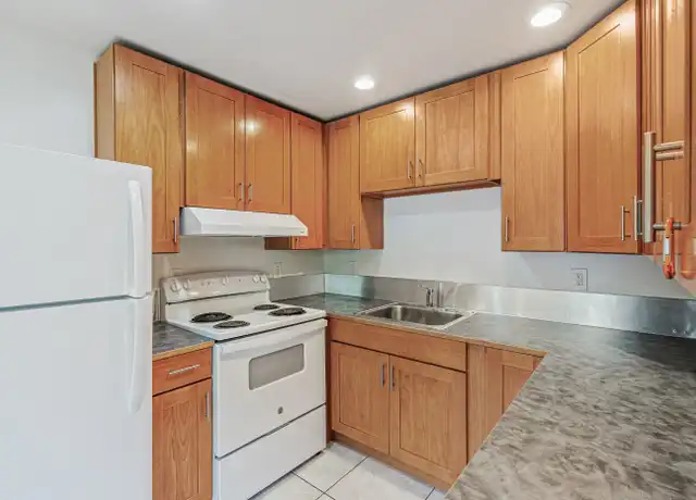 Property at 1320 14th Ave S Unit 6, Seattle, WA, 98144, 2 beds, 1 bath, [object Object]