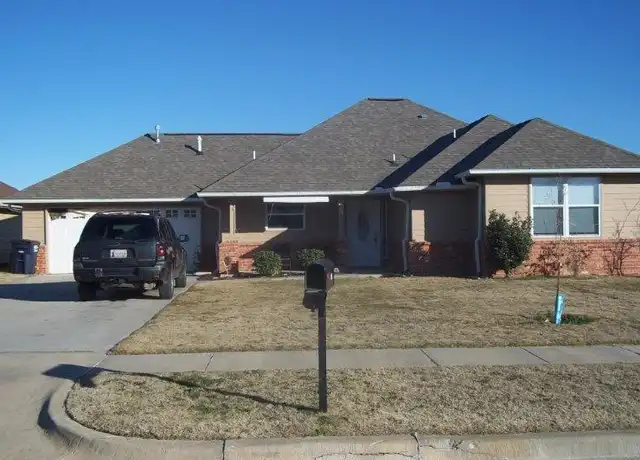 Property at 20 E 9th St Unit 221, Shawnee, OK, 74801, 3 beds, 2 baths, [object Object]