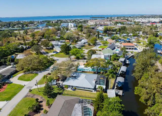 Property at 331 Magellan Dr, Sarasota, FL, 34243, 3 beds, 3.5 baths, [object Object]