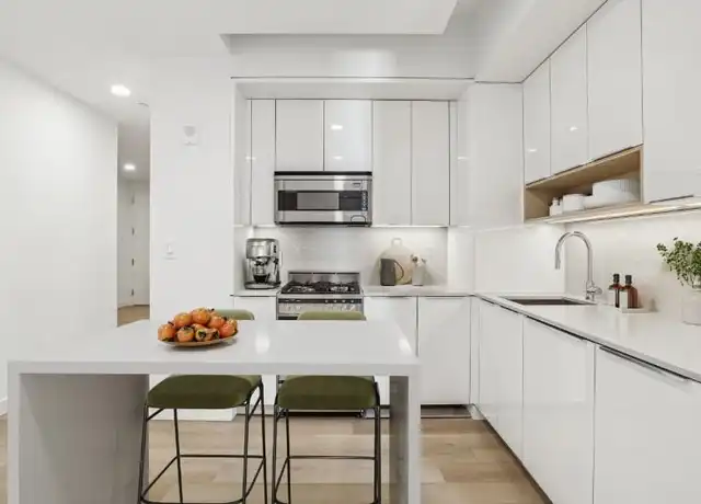 Property at 20 Broad St Unit 2010, New York, NY, 10005, 1 bed, 1 bath, [object Object]