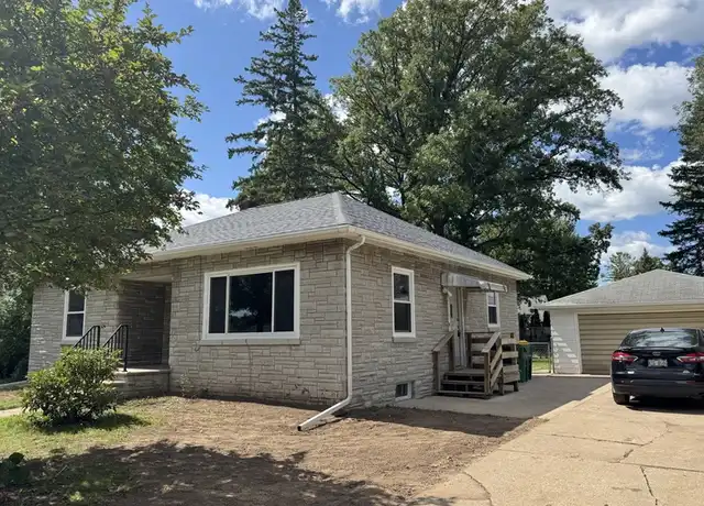 Property at 1430 S Oneida St, Green Bay, WI, 54304, 3 beds, 1 bath, [object Object]