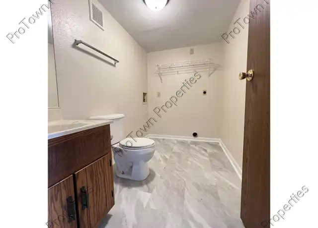 Property at 698 Meadowood Ln, Wilmington, IL, 60481, 2 beds, 1.5 baths, [object Object]