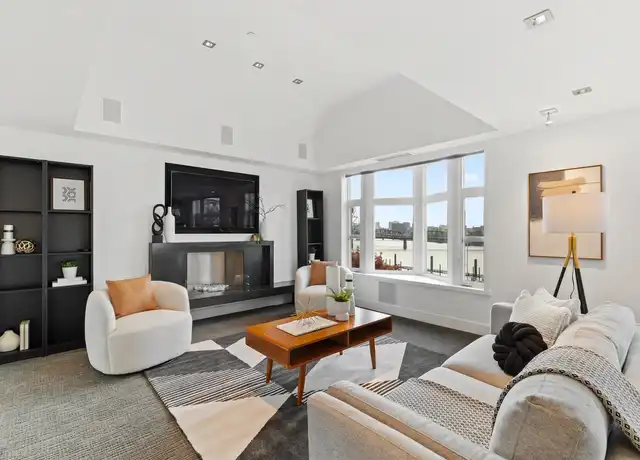 Property at 305 SW Montgomery St, Portland, OR, 97201, 2 beds, 2 baths, [object Object]