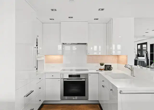 Property at 305 SW Montgomery St, Portland, OR, 97201, 2 beds, 2 baths, [object Object]