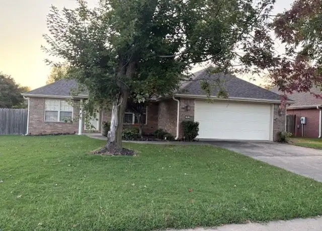 Property at 706 Windsor Ln, Bentonville, AR, 72712, 4 beds, 2 baths, [object Object]