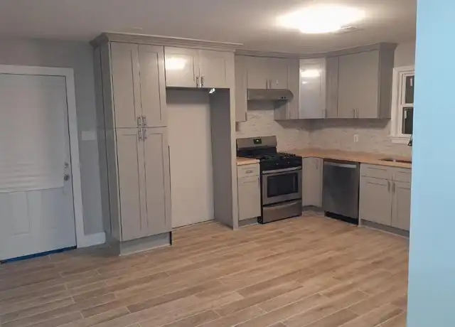 Property at 3825 E Louisiana State Dr, Kenner, LA, 70065, 3 beds, 2 baths, [object Object]