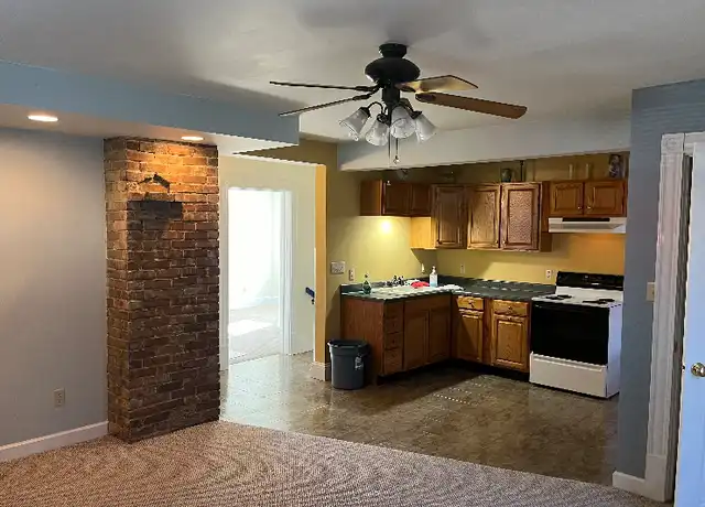 Property at 31 Logan Ave Unit Upstairs, Sharon, PA, 16146, 1 bed, 1 bath, [object Object]