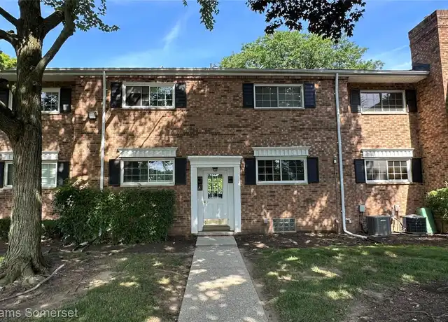 Property at 685 E Fox Hills Dr, Bloomfield Hills, MI, 48304, 2 beds, 2 baths, [object Object]