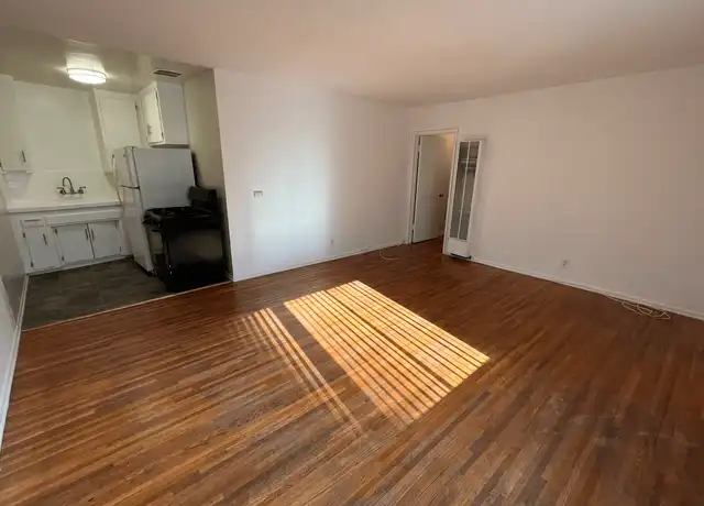 Property at 652 Veteran Ave Unit 17, Los Angeles, CA, 90024, 1 bed, 1 bath, [object Object]