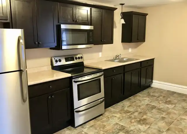 Property at 7 Pleasant St, Vernon, CT, 06066, 2 beds, 1 bath, [object Object]