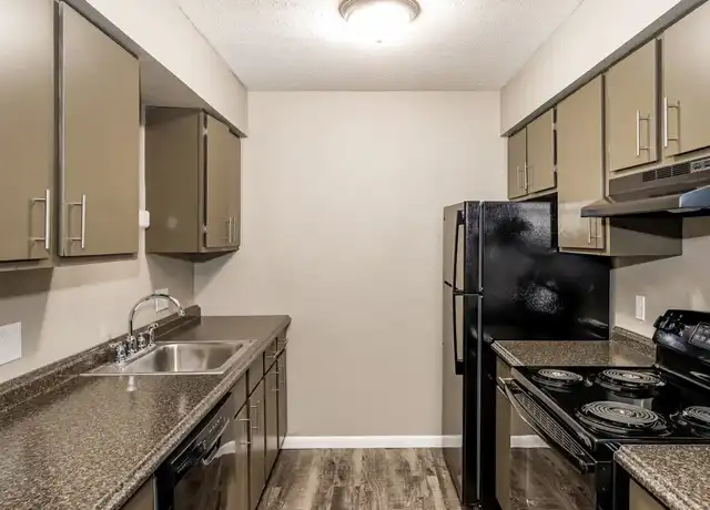 Property at Ravenswood Apartments - 4668 Talmadge Rd, Toledo, OH, 43623, 1-2 bed, 1 bath, [object Object]