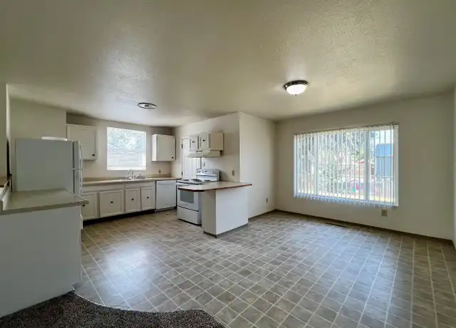 Property at 706 S 4th Ave Unit 1, Yakima, WA, 98902, 2 beds, 1 bath, [object Object]