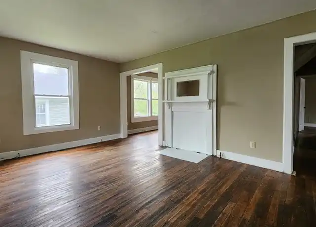 Property at 1715 Mary St, Johnson City, TN, 37604, 4 beds, 1 bath, [object Object]