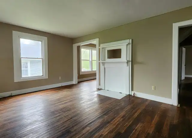 Property at 1715 Mary St, Johnson City, TN, 37604, 4 beds, 1 bath, [object Object]