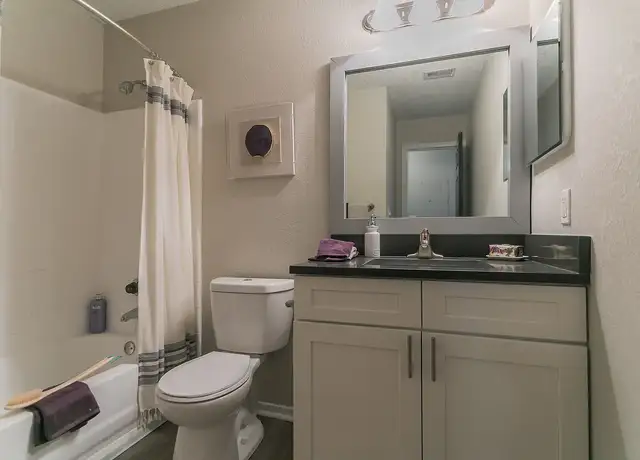 Photo of 10 Rimington Ln, Decatur, GA 30030