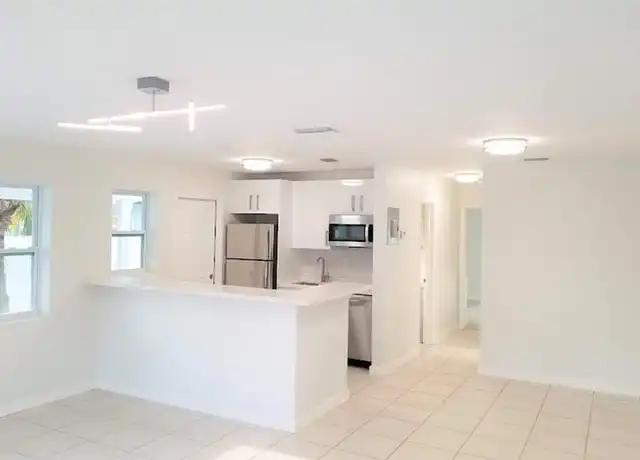 Property at 2410 NE 4th St, Pompano Beach, FL, 33062, 2 beds, 2 baths, [object Object]