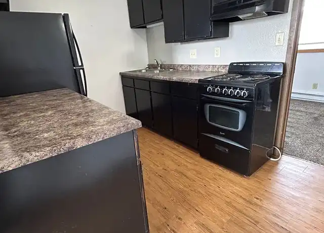 Property at 3719 W 9th St, Waterloo, IA, 50702, 1 bed, 1 bath, [object Object]