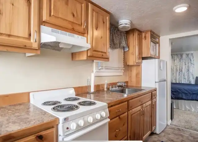 Property at 963 E Center St Unit 2, Pocatello, ID, 83201, 1 bed, 1 bath, [object Object]
