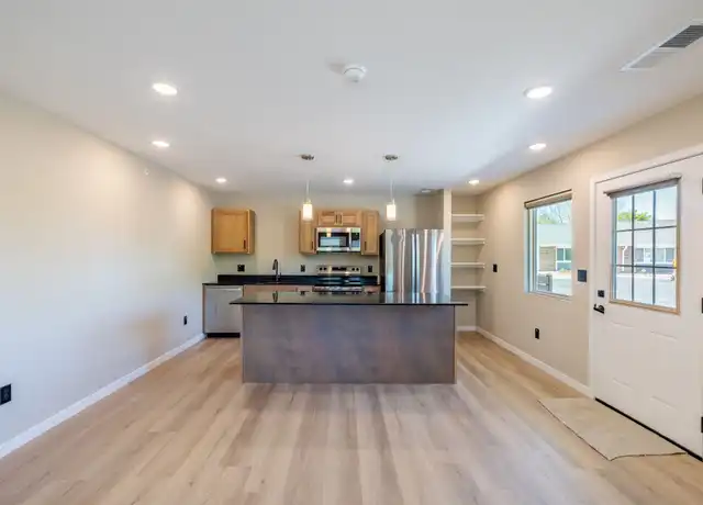 Property at Woodland Hills Townhomes - Comfortable & Convenient Living in Sioux City! - 1800 Indian Hills Dr, Sioux City, IA, 51104, 2 beds, 2 baths, [object Object]