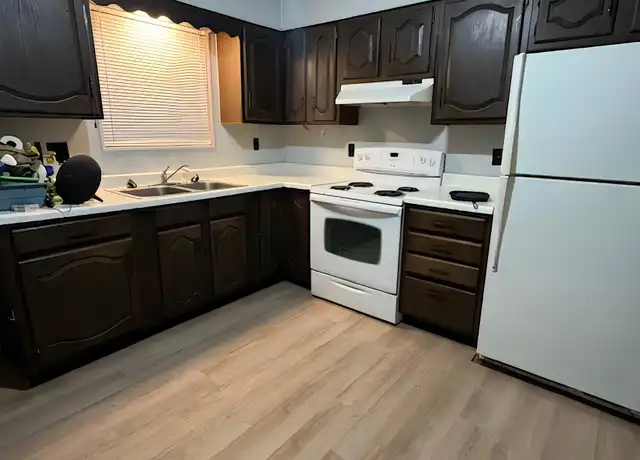 Property at 421 S Grant St Unit 4, Sullivan, IL, 61951, 2 beds, 1 bath, [object Object]