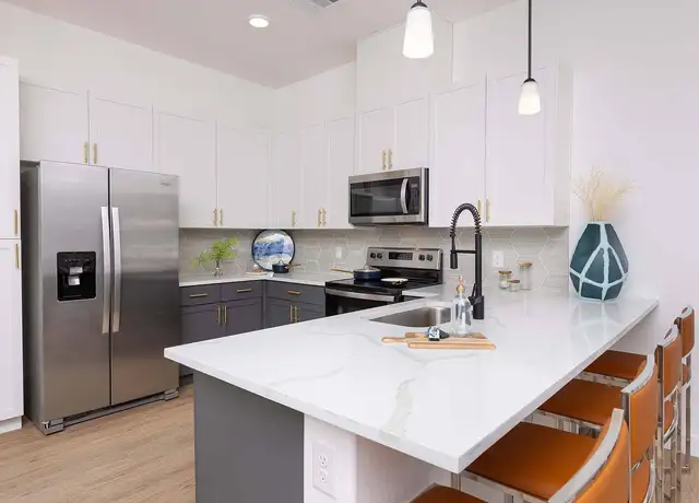 Photo of 100 E Warm Springs Rd, Henderson, NV 89011