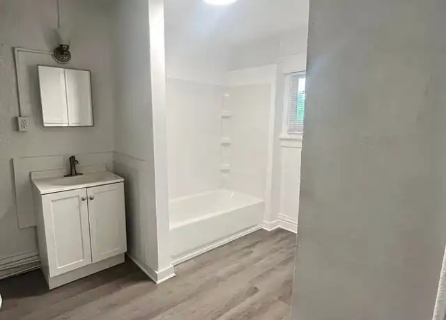 Property at 319 Franklin Ave Unit 5, Des Moines, IA, 50314, 1 bed, 1 bath, [object Object]