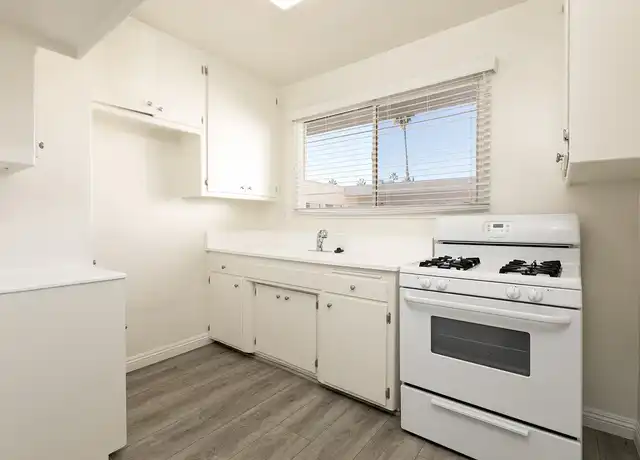 Property at Holt Villas - 430 S Holt Ave, Los Angeles, CA, 90048, 1 bed, 1 bath, [object Object]