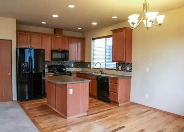 Property at 9922 1st Pl W, Everett, WA, 98204, 4 beds, 2.5 baths, [object Object]