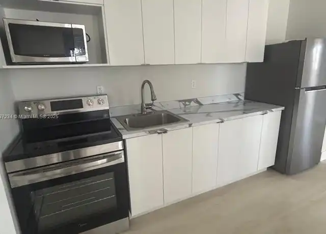Property at 600 NE 142nd St Unit 16, North Miami, FL, 33161, 1 bed, 1 bath, [object Object]